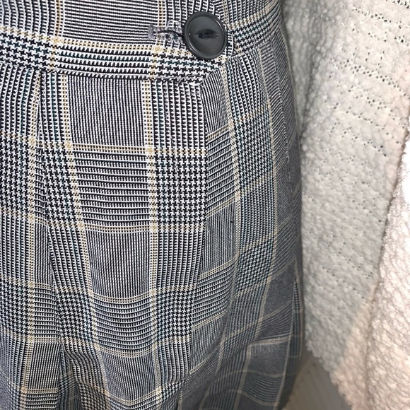 Plaid pleated tennis school girl style skirt black beige and red - Picture 4 of 5